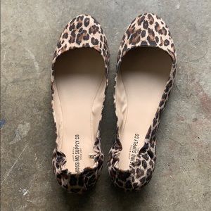 Cheetah animal print flat